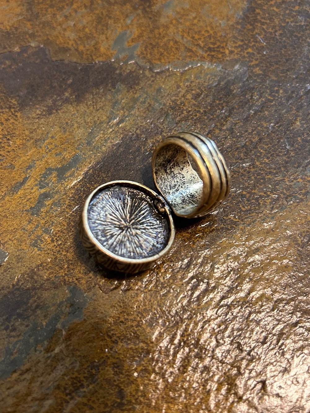 Red Stone Statement Ring - Women's Fashion Jewelry - Picture 5 of 10